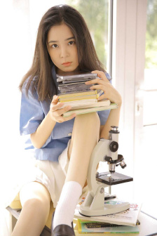 女修她只有亿点点底牌