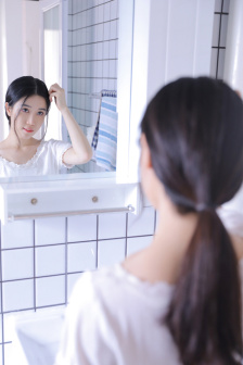 年代假千金下乡,撩汉搞钱样样行